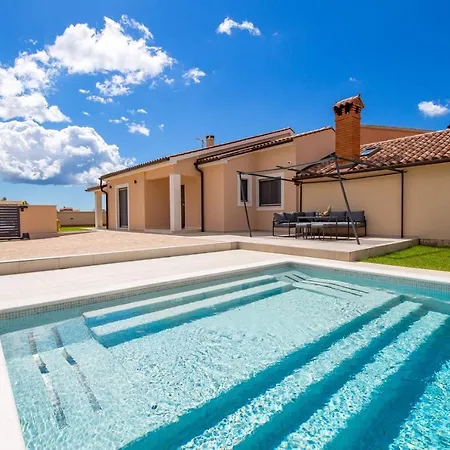 فيلة Jessica With Pool And Hydromassage, Garden, Bbq