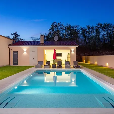 فيلة Jessica With Pool And Hydromassage, Garden, Bbq