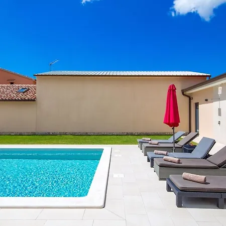 Jessica With Pool And Hydromassage, Garden, Bbq فيلة Bibici