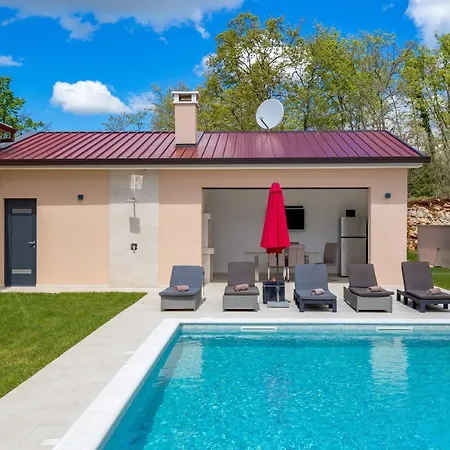 Jessica With Pool And Hydromassage, Garden, Bbq Bibici
